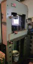 PRESSA  VITALI   A DOPPIO MONTANTE  100 TON  TIPO APV