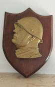 Crest base in legno con effige di Benito Mussulini